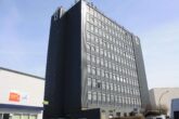 Helle Bürofläche mit Blick auf Neukölln - Hausansicht