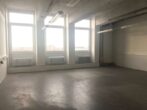 Helle Bürofläche mit Blick auf Neukölln - Bild