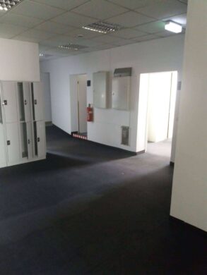 Büroetage in nachgefragter Lage. Großes Gewerbehaus, 12057 Berlin, Bürofläche